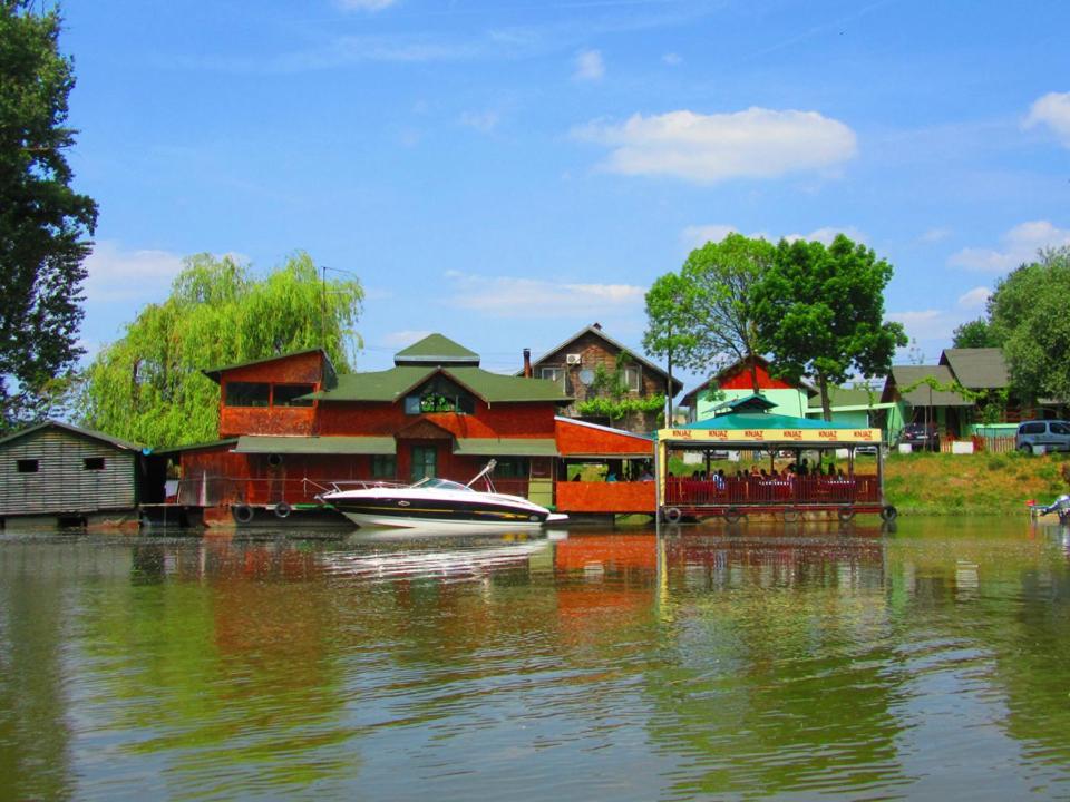 Danube Fairy Villa Futog Exteriör bild