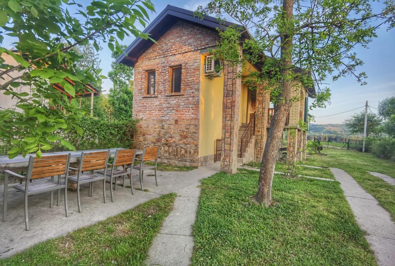 Danube Fairy Villa Futog Exteriör bild